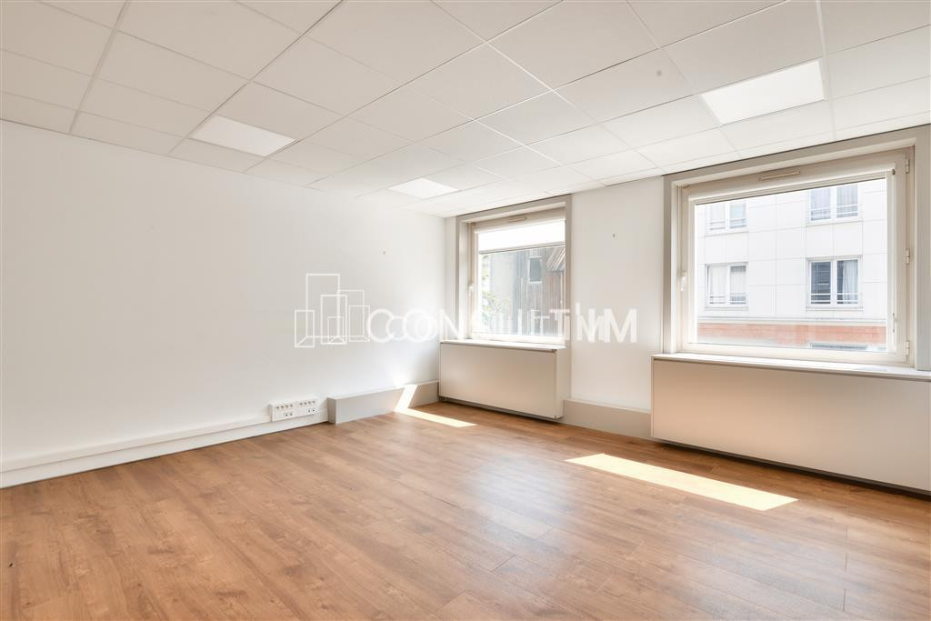 A proximité du Pont de Suresnes, à vendre des bureaux de 109m² au 1er étage