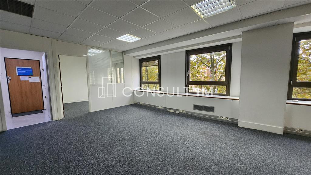 A louer bureaux en bon état à la frontière entre Courbevoie et La Garenne Colombes