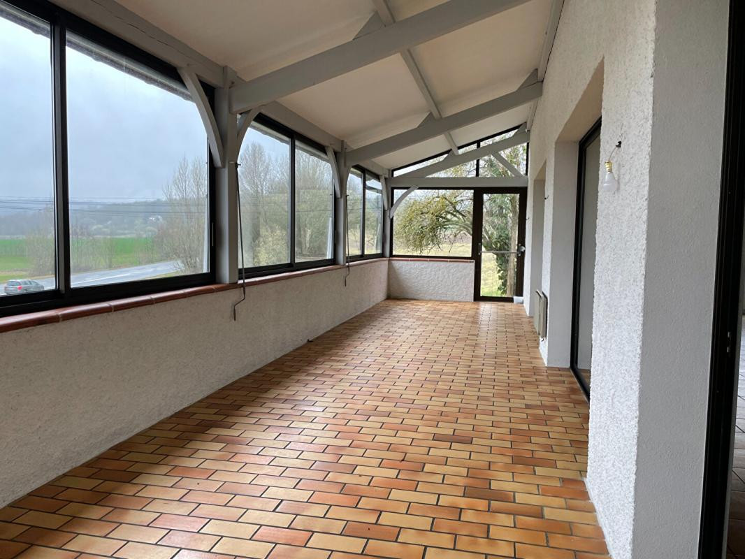 Bâtiment commercial sur 5642 m² de terrain