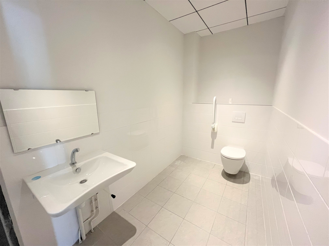 AGEN CENTRE - LOCATION LOCAL PROFESSIONNEL RÉNOVÉ CLIMATISÉ 111 M²