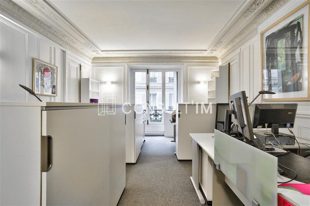 Beaux bureaux  A VENDRE dans un immeuble haussmannien de très bon standing