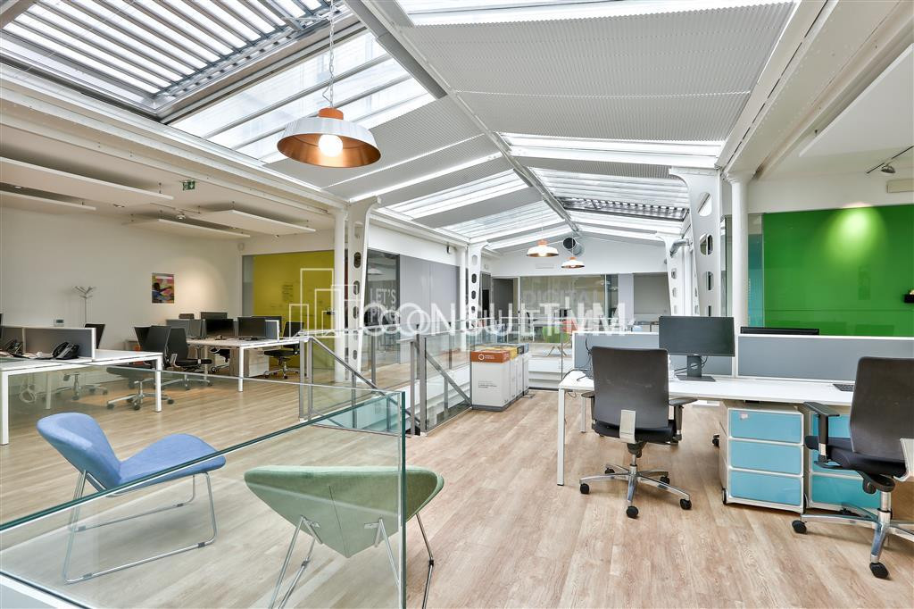 A louer, bureaux climatisés avec belle verrière zénithale