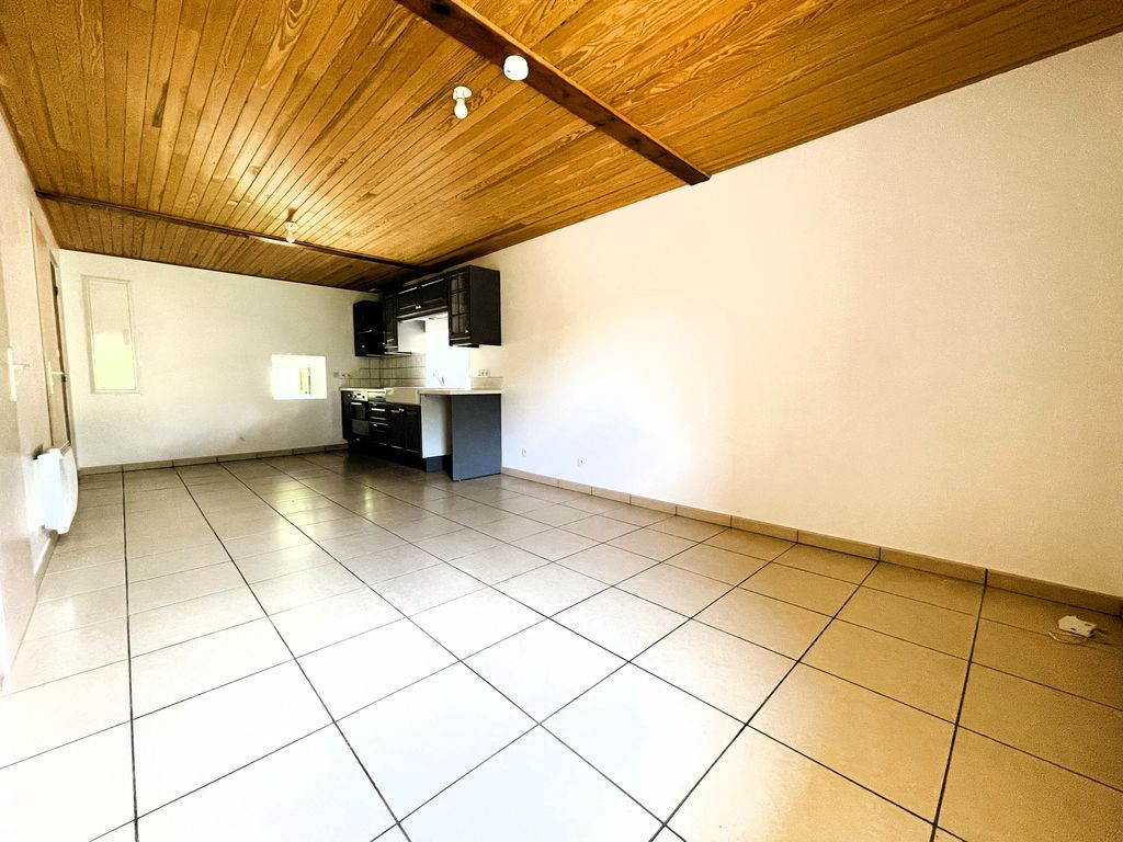 Propriété composée de 4 appartements + Terrain + Garage