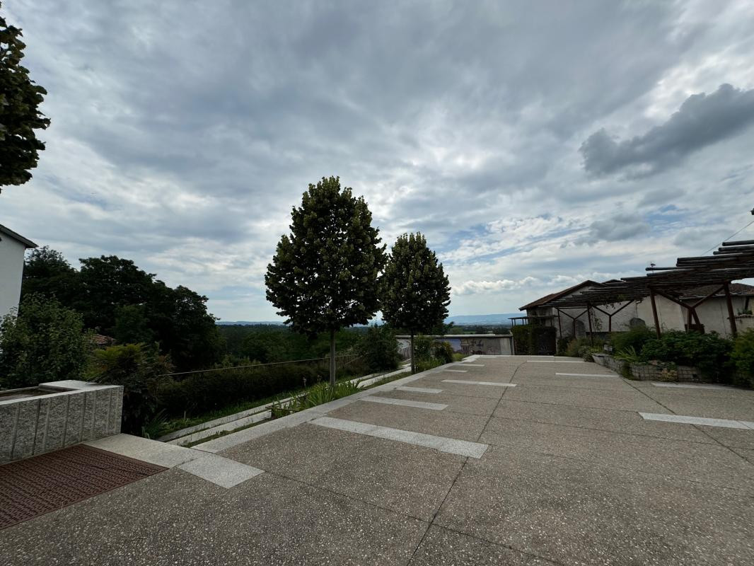 Immeuble de rapport 124m2 avec 2 appartements, GARAGE et CAVE