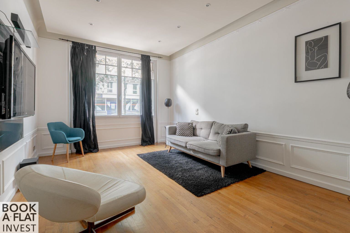 PROCHE TOUR EIFFEL / CHAMP-DE-MARS — Local RDC 65 m², idéal profession libérale