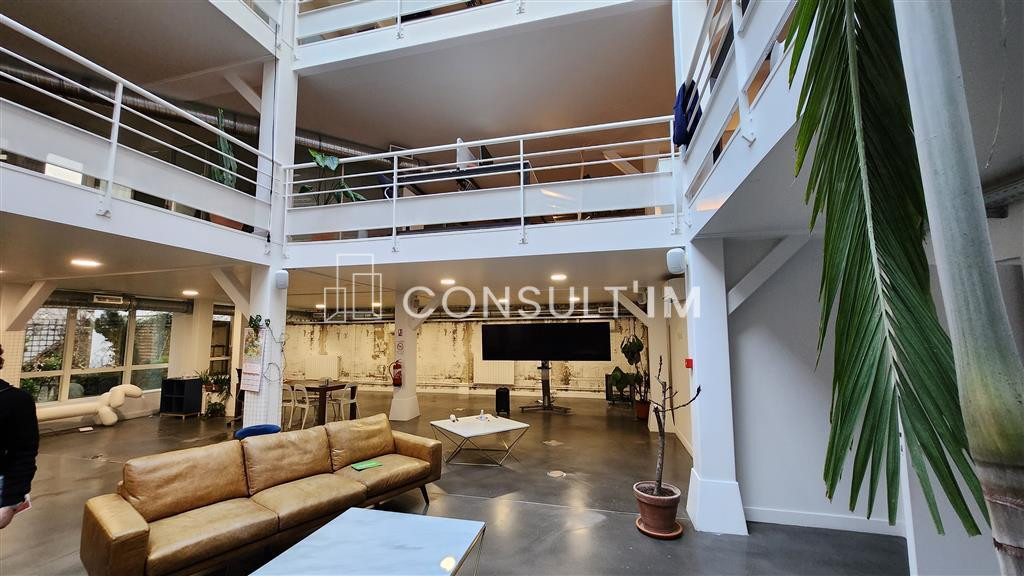 Bureaux à louer dans un bel immeuble indépendant avec cour intérieur de 124m²