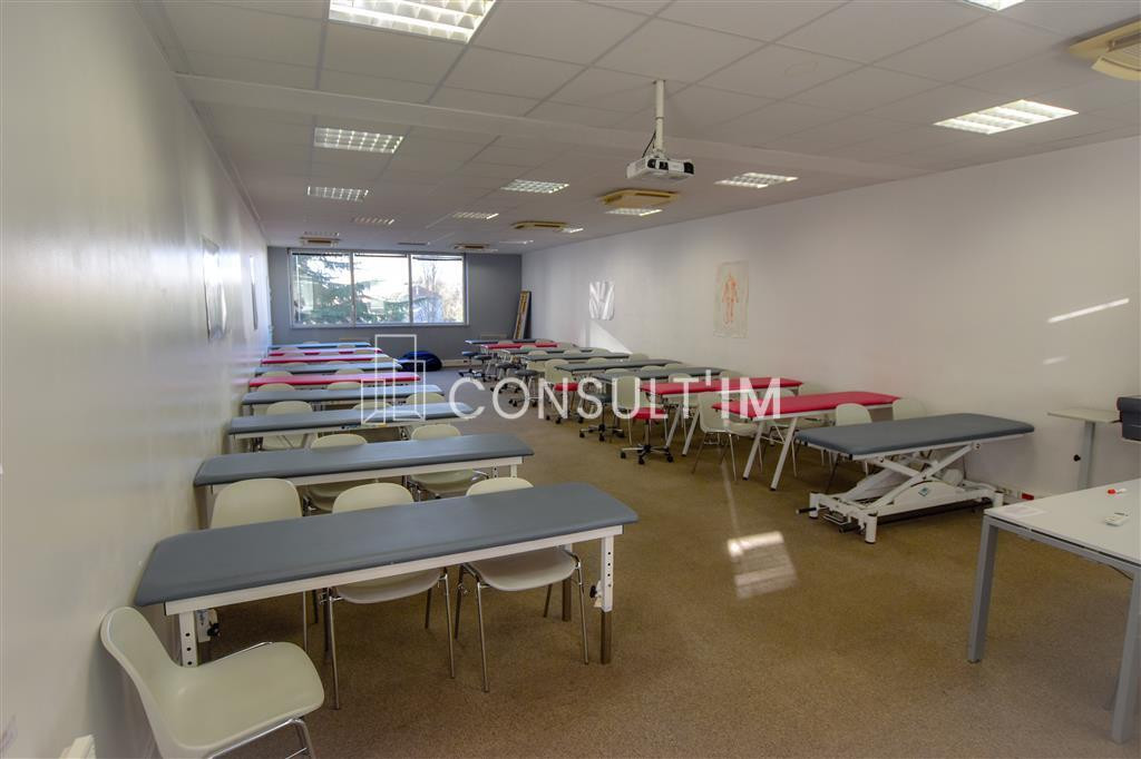 Location surface professionnelle aux normes ERP 5, idéal pour centre de formation ou bureaux