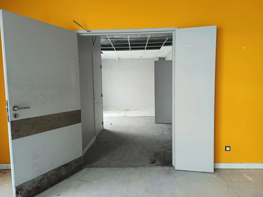 Local Commercial à Louer (ou à Vendre)  - 267 m² - Saint Priest Centre