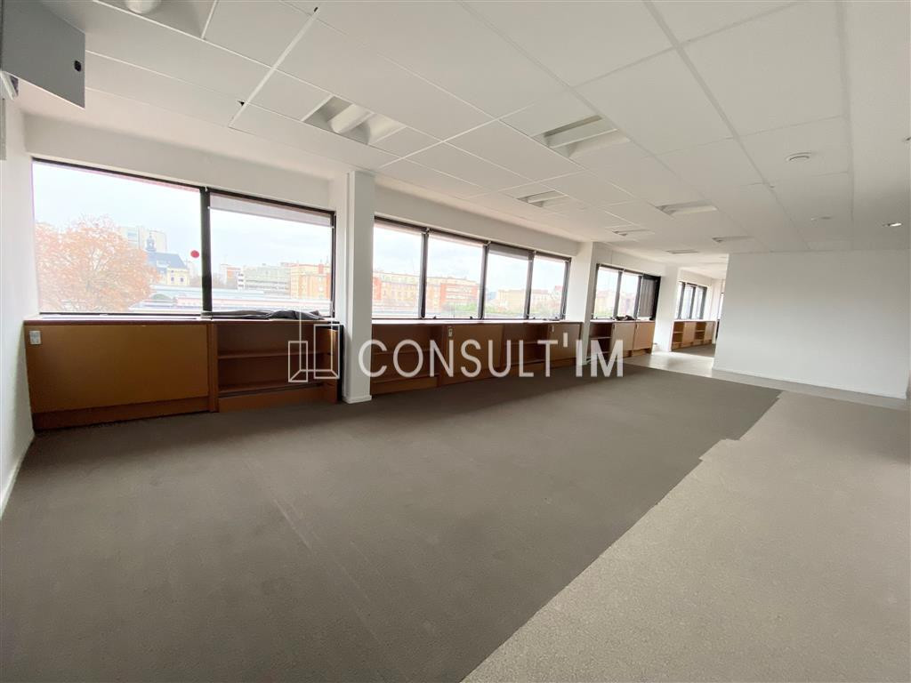 A 5 min du métro Métro Marie d'Ivry, bureaux avec 2 terrasses privatives