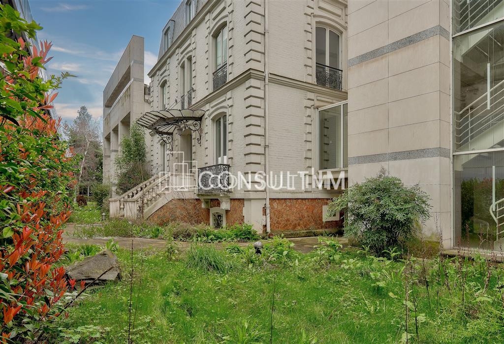 En bord de Seine, bien exceptionnel à VENDRE de 3258 m² avec terrasses et jardin