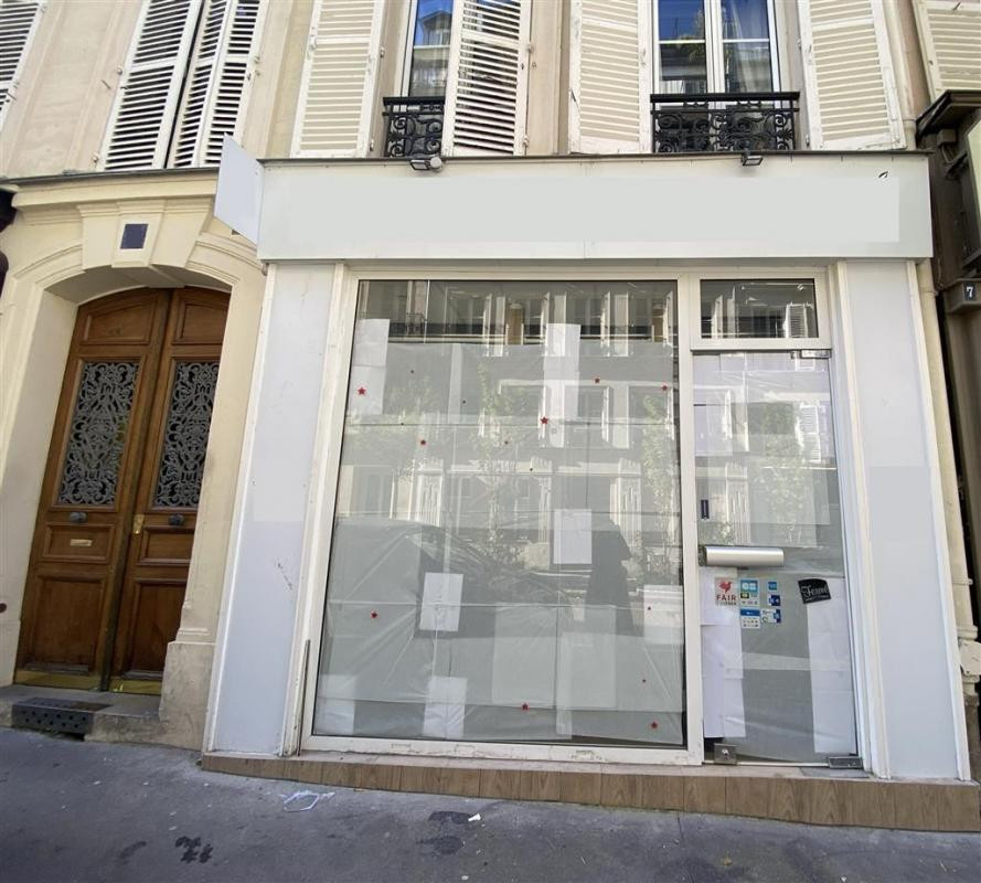 Métro Saint Georges, à louer boutique de 33m²