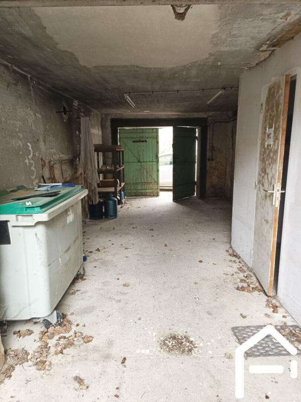 Mareuil Sur Arnon Local commercial et appartement 2 pièce(s) 59 m2 72000
