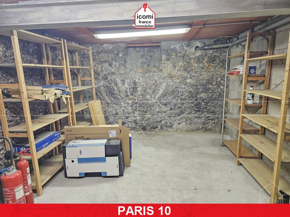 PARIS - Paris 10 (75010) - A VENDRE - LOCAL A USAGE MIXTE DE 40M² AVEC COIN CUISINE ET SDE/WC AMENAGE - BELLE HAUTEUR SOUS PLAFOND - VITRINE AVEC RIDEAU SECURITE