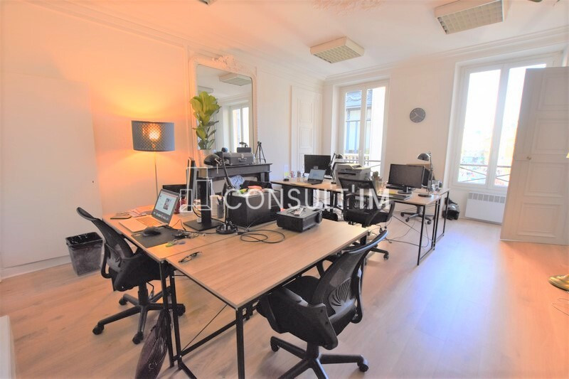 A proximité des Grands Boulevards, Bureaux équipés - Prestations de service