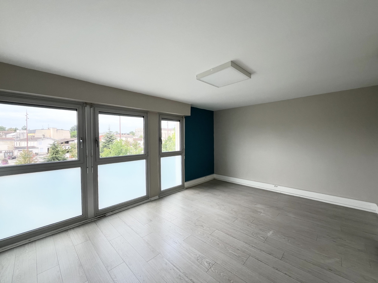 GRADIGNAN CENTRE DANS PÔLE DE SANTÉ LOCAL PROFESSIONNEL CLIMATISÉ 77 M²