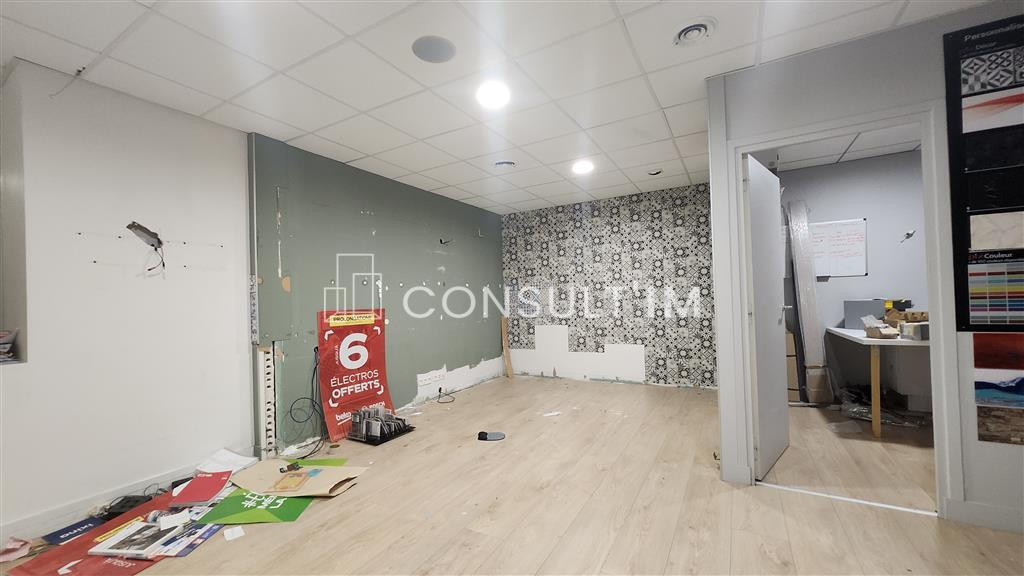 Sur le Boulevard Malesherbes, boutique bénéficiant d'un RDC de 97 m²