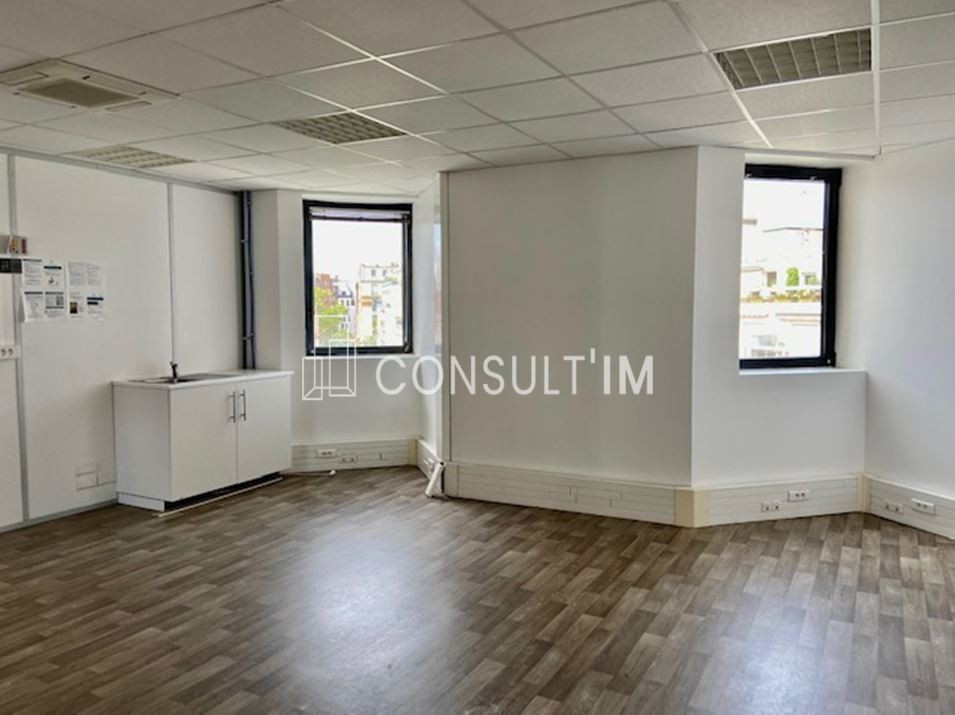 A proximité du métro Marcel Sembat, à louer, bureaux 258m²