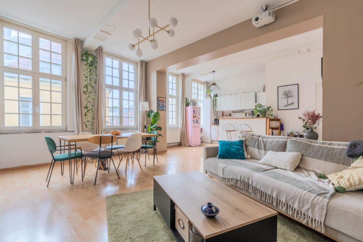 Immeuble d'exception de six lots vendu loué