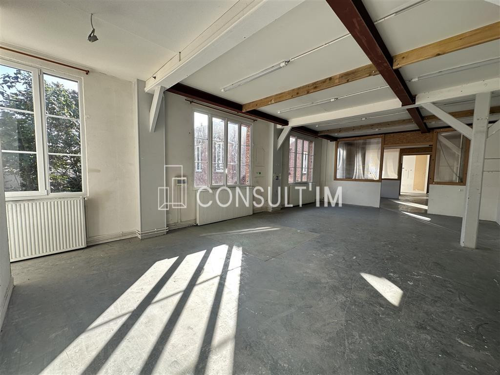 Locaux style atelier/loft en duplex avec accès indépendant et monte charge