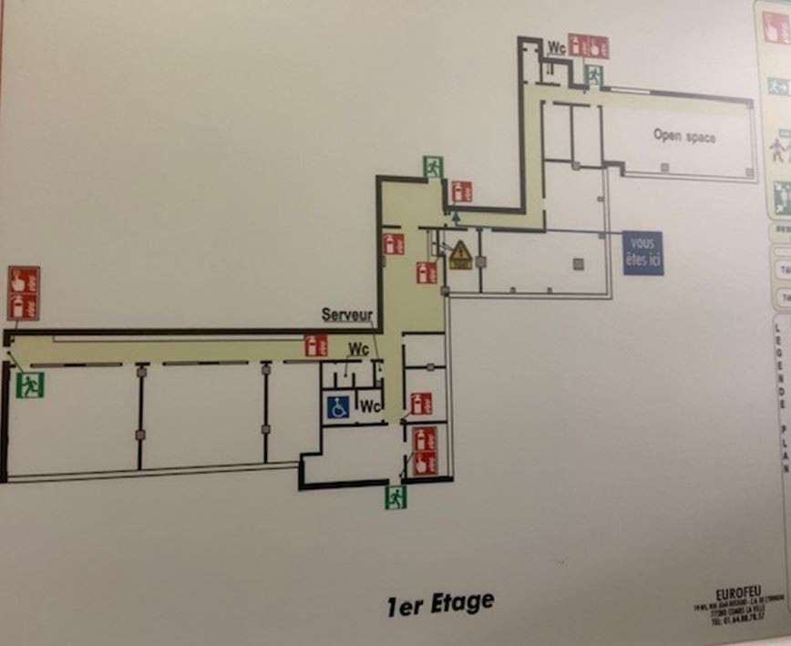 Au pied de l'A13 et à proximité du métro Pont de St Cloud