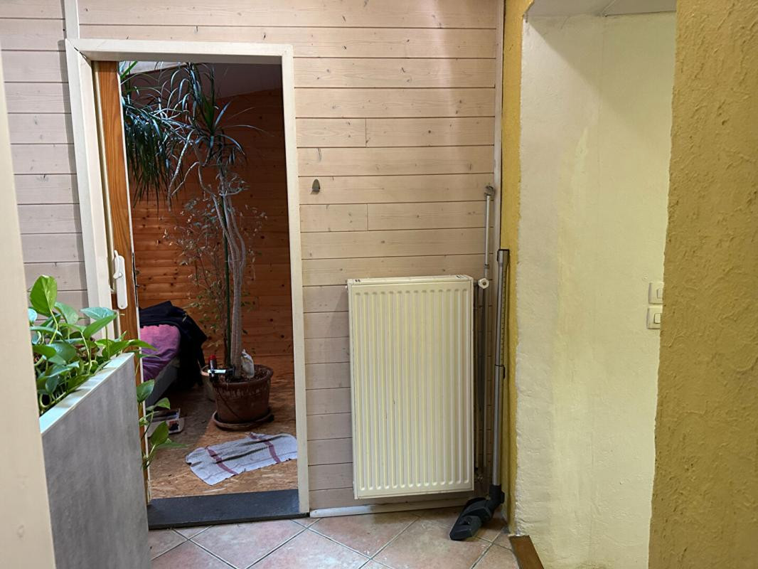 Chamalieres centre Immeuble de 2 lots T2 et T3 duplex 121 m2, cave et sous cave 292000 FAI