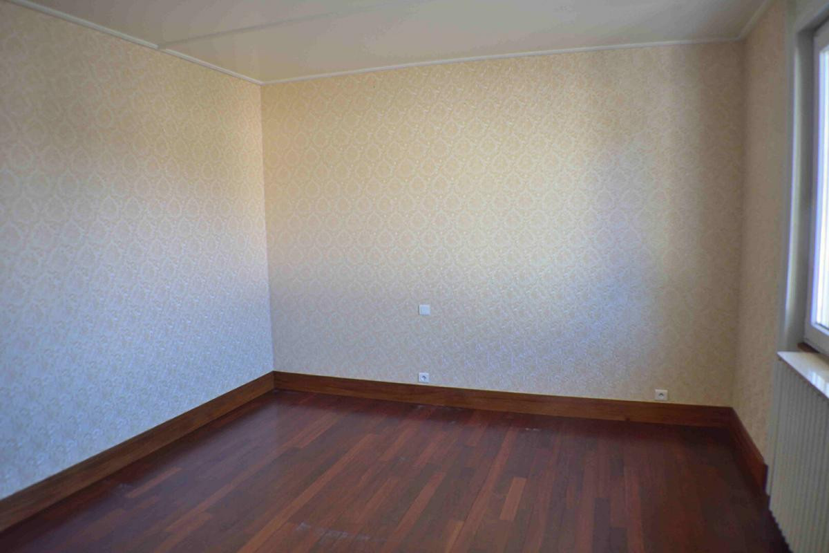 IMMEUBLE DE 4 APPARTEMENTS ET UN PLATEAU 436000 EUROS