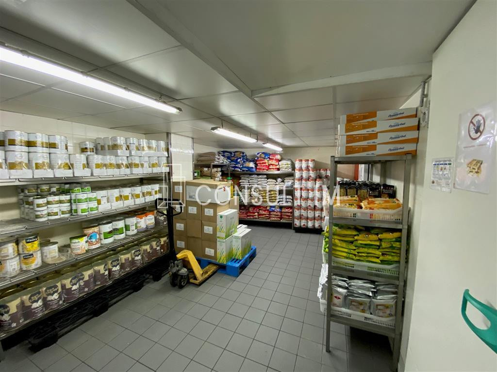 A louer, grande cuisine de 426m²