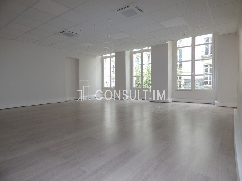 Bureaux lumineux, climatisés et en très bon état