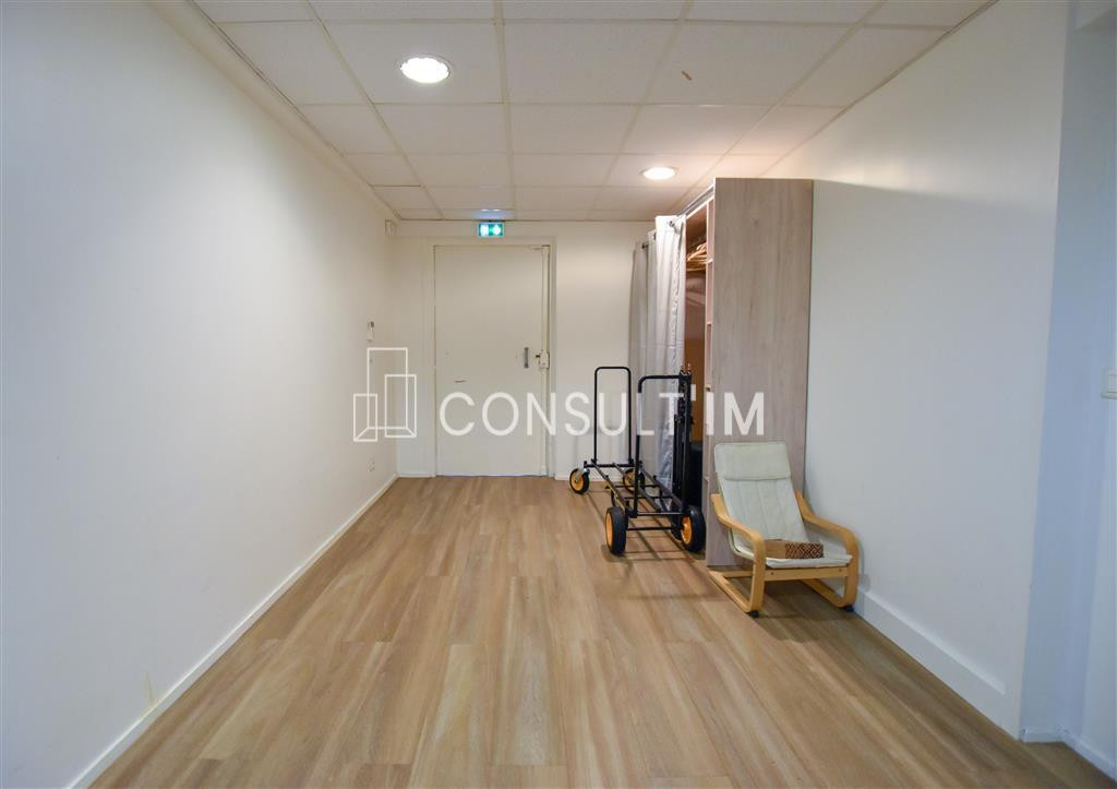Place des fêtes à louer bureaux 148 m²