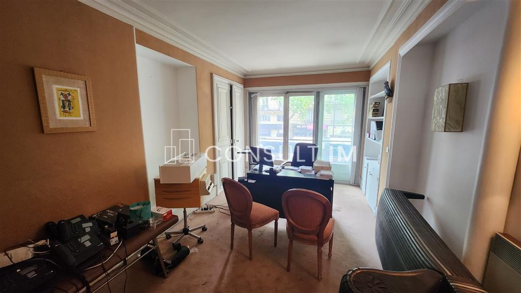 Belle surface de bureaux