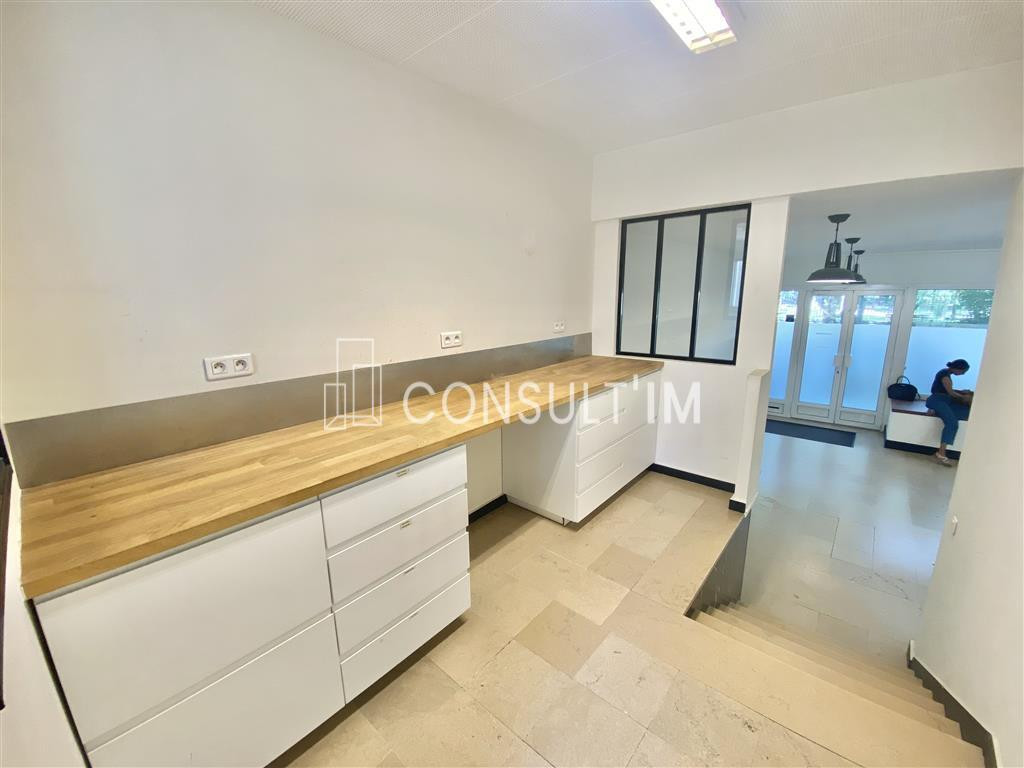 Local Lumineux avec terrasse privative !
