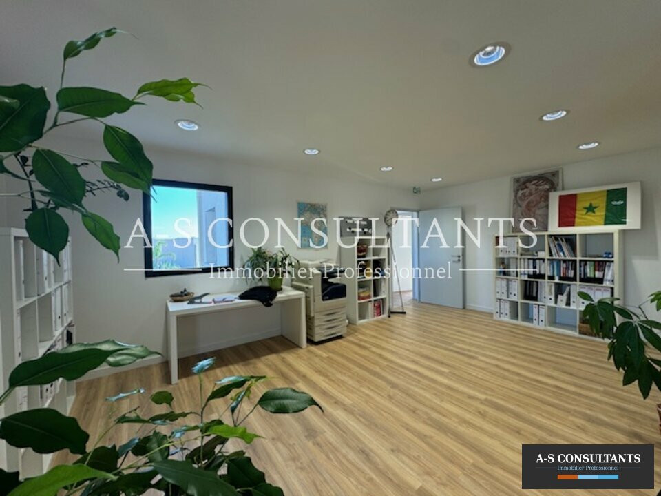 BUREAUX/ LOCAL COMMERCIAL A VENDRE