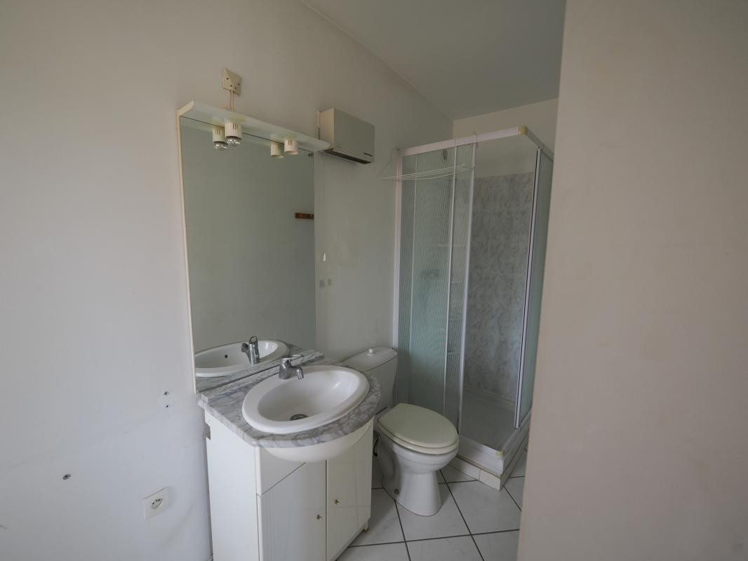 A VENDRE A DIGNE LES BAINS LOT DE 15 APPARTMENTS DONT 8 A RENOVER , PLEIN CENTRE VILLE
