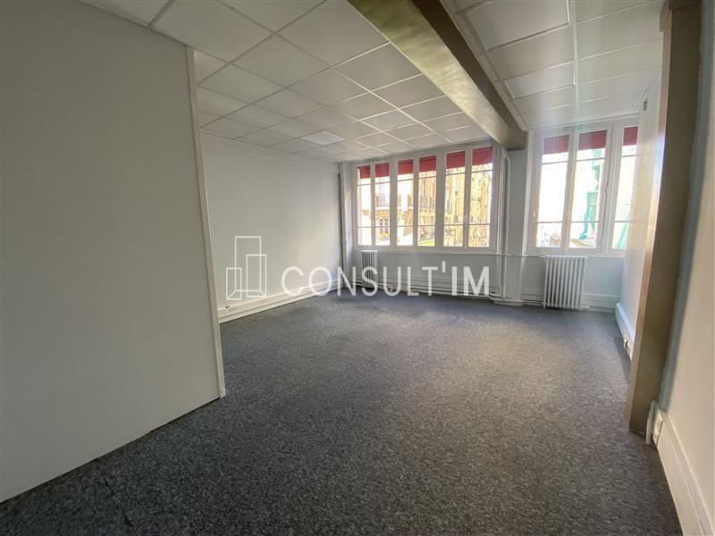 A louer bureaux en duplex à proximité du métro Voltaire