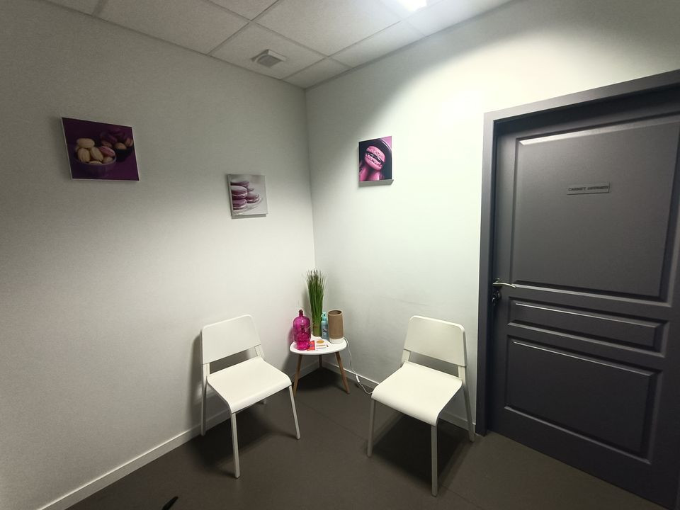 A CHARNAY-LES-MACON LOCAL/BUREAU DE 46.14 M²