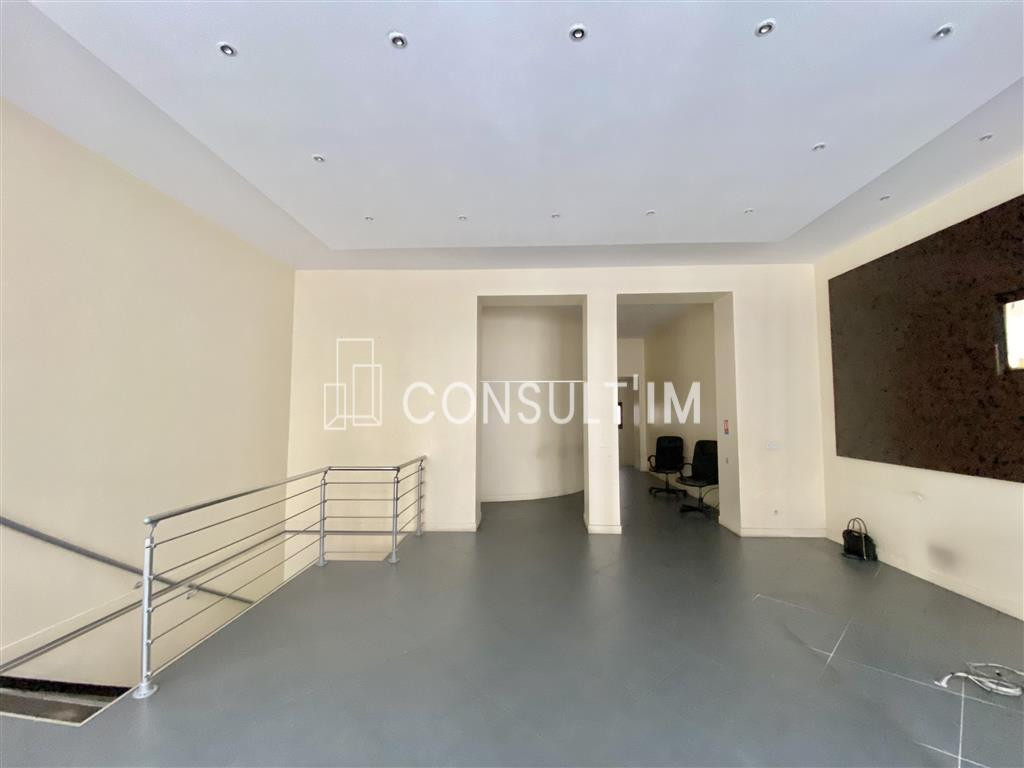 Bureaux avec belle hauteur sous plafond