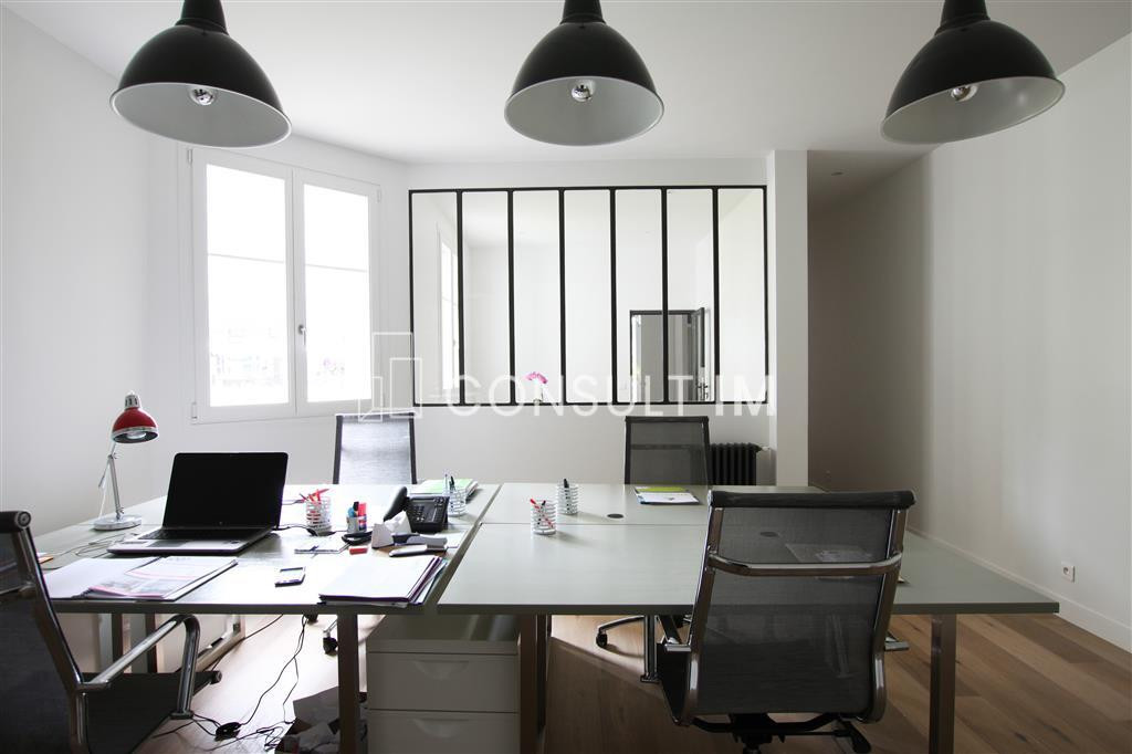 Bureaux modernes en bon état, câblés, calmes et lumineux