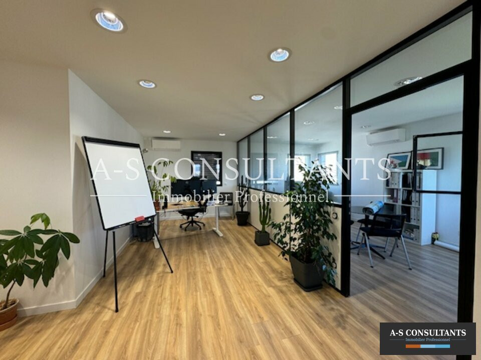 BUREAUX/ LOCAL COMMERCIAL A VENDRE