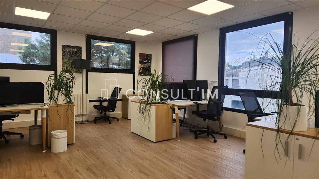 Plateau de bureaux à louer en excellent état