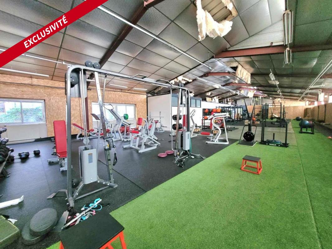 OPPORTUNITE RARE :Local de 1200 m2 (divisible). Usage pro ou habitation ou mixte . Accès PMR. Centre ville/Carnot