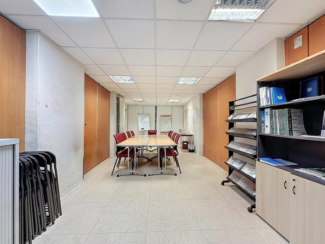 NICE NORD – Murs commerciaux libres 588 m² en RDC + garage 7 véhicules – Accès PMR