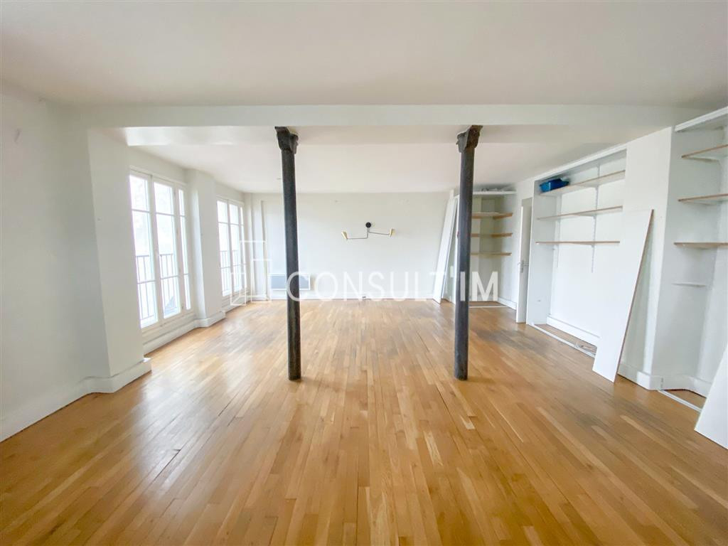 A deux pas de la place de la République, à louer bureaux sur cour