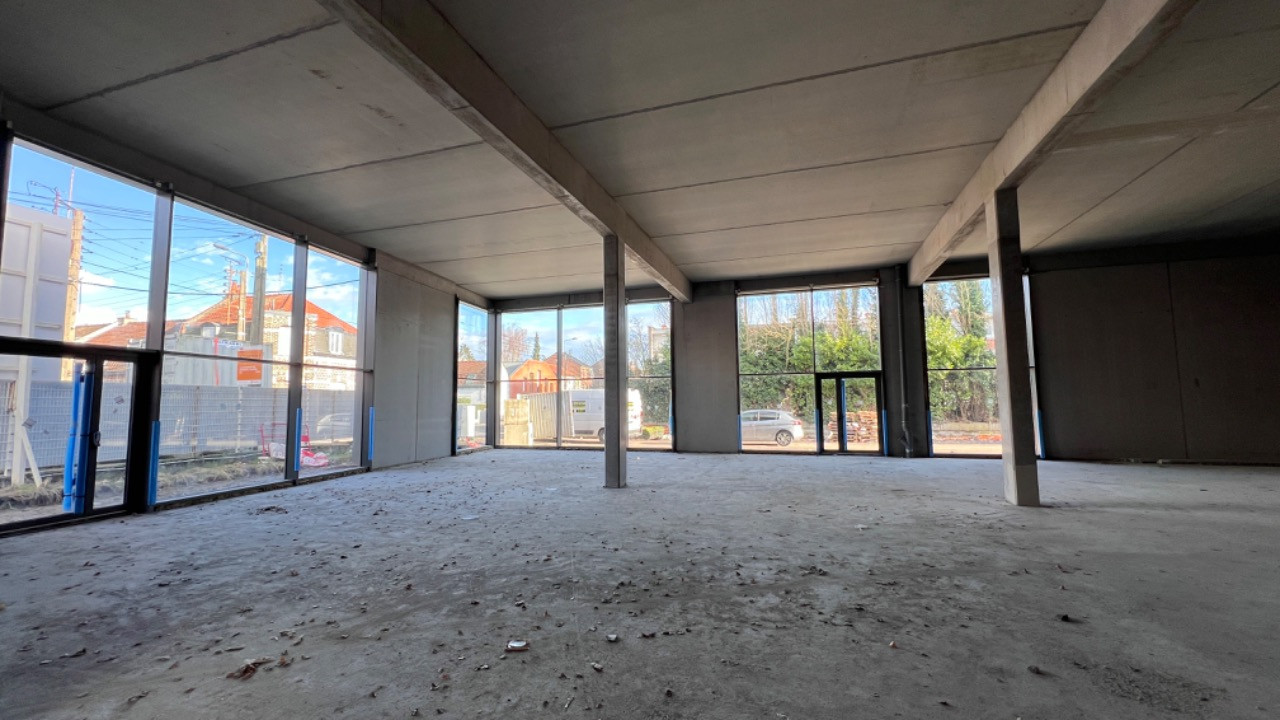 Cellule commerciale divisible de 396m2