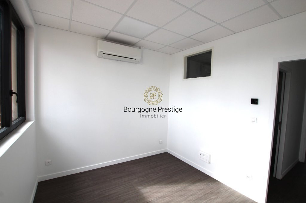 TOURNUS, ZONE COMMERCIALE, A LOUER LOCAL D'ACTIVITE DE 57 M²