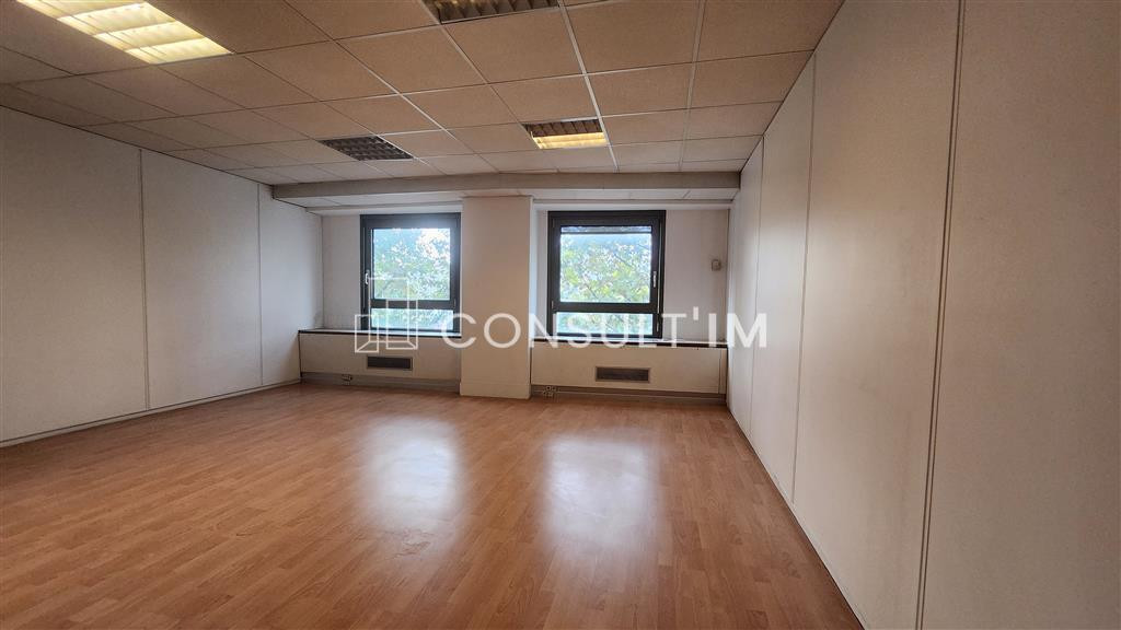 A louer bureaux en bon état à la frontière entre Courbevoie et La Garenne Colombes