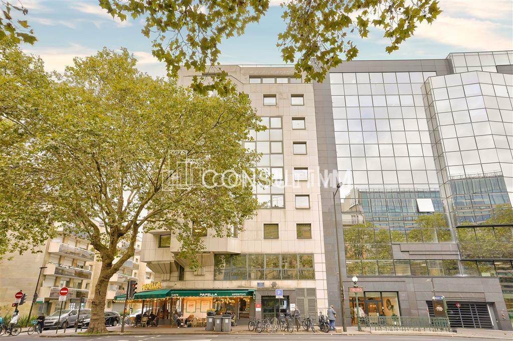 Au pied du métro Billancourt, ligne 9 , Bureaux à louer de 299m²