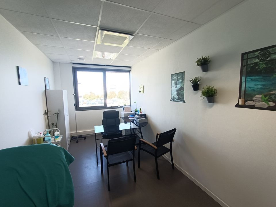 A CHARNAY-LES-MACON LOCAL/BUREAU DE 46.14 M²