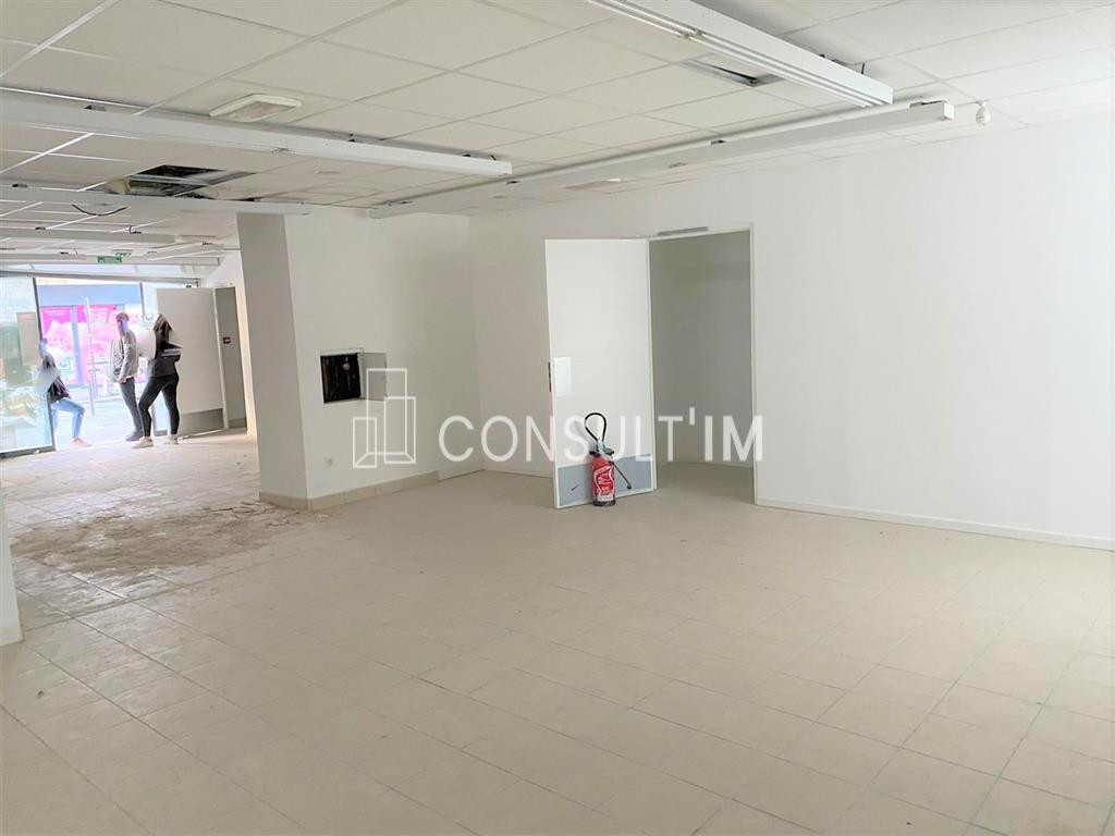 A louer - Boutique de 223m² sur 2 niveaux avec terrasse extérieur