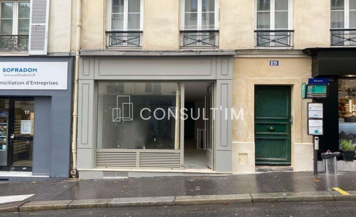 A proximité du métro Saint-Georges, à louer une boutique de 72 m² totalement curée