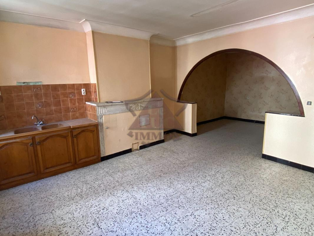 IMMEUBLE AVEC DEUX APPARTEMENTS ET GARAGE A RENOVER